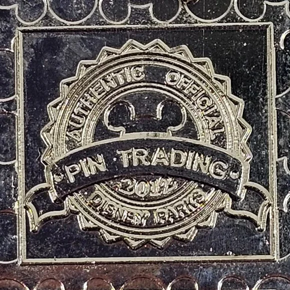 DISNEY Pin Trading ~ Character Deluxe Starter Set ~ PLUTO ~ 2013 - Picture 9 of 11